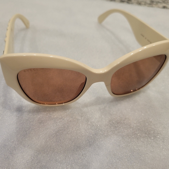 Gucci Sunglasses - Picture 2 of 8